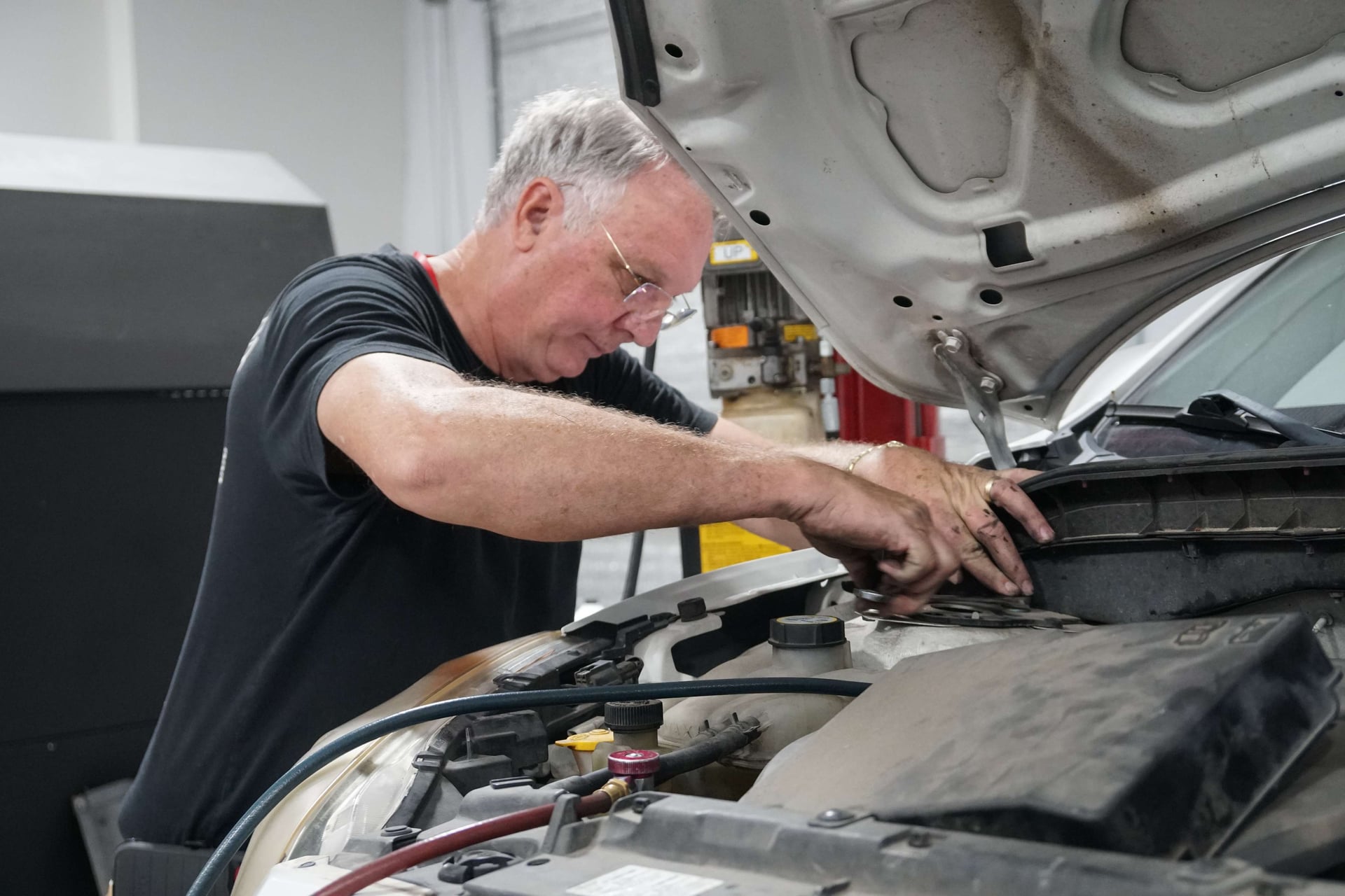 Volunteer at God's Garage 14